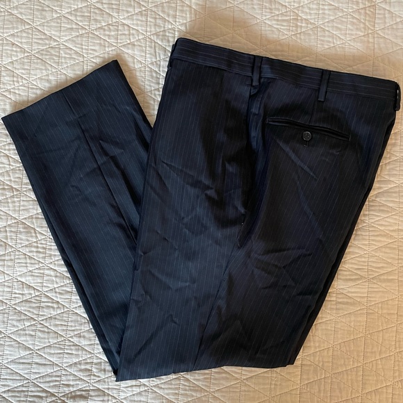 EMILIO YUSTE Pinstriped Flat Front Notch Lapel Wool Suit in Charcoal Size 48 R - Picture 3 of 12